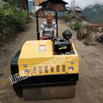 1.5噸座駕壓路機(jī)